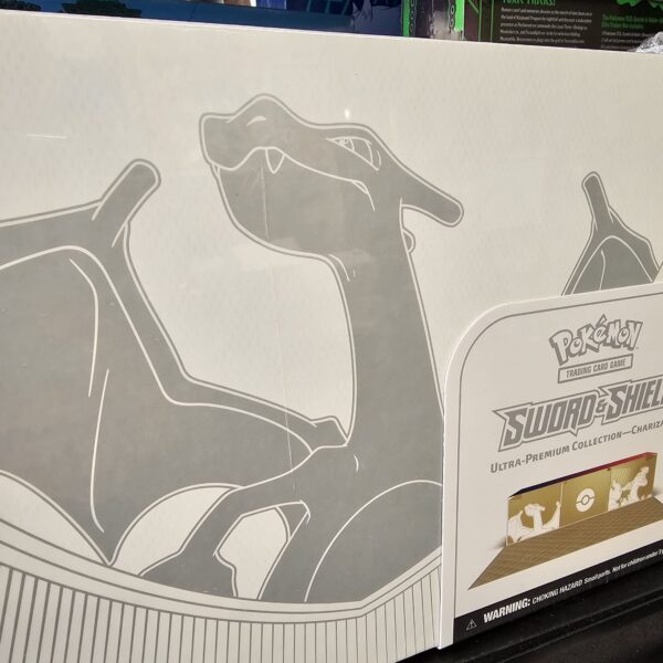 Charizard Ultra Premium Collection - Imagen 3